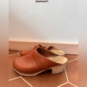 Lotta From Stockholm Women’s Tan Leather Swedish Clogs- size 40